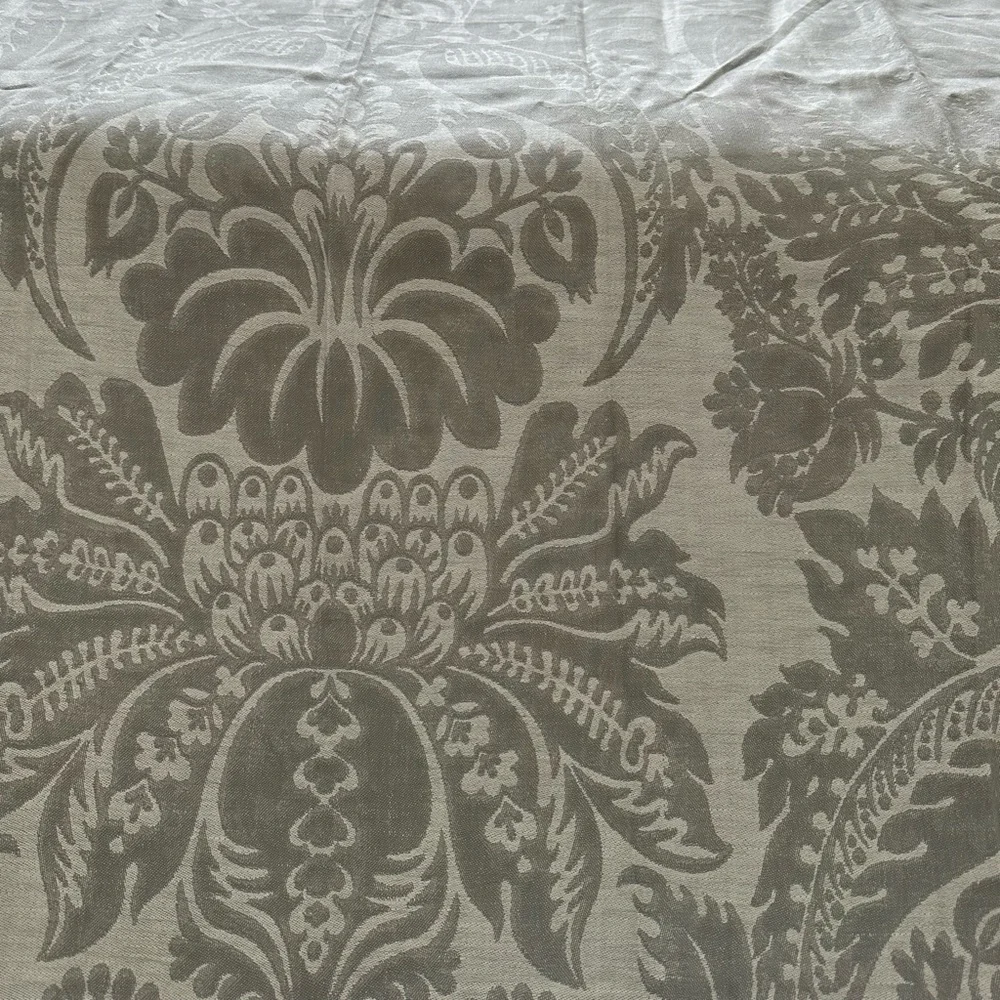 Williams Sonoma Gray and White Damask Table Runner